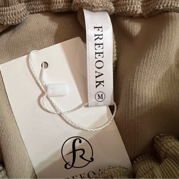 NWT FREEOAK super comfy pants size M. Large size front pockets color beige - Picture 7 of 8